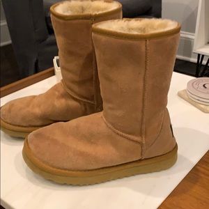 Uggs tan size 7. Used but great condition